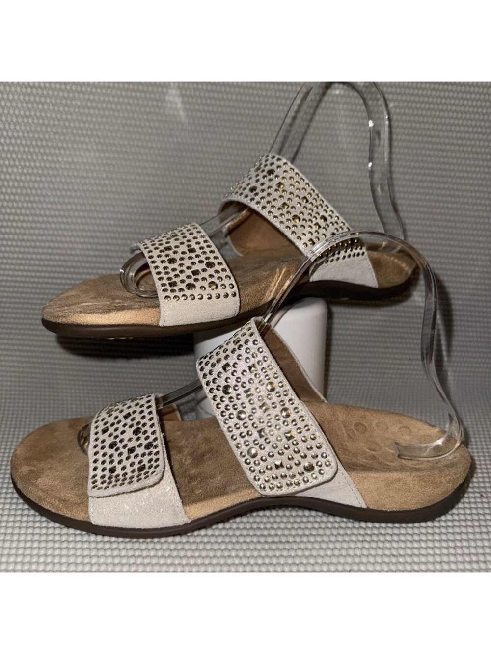 Vionic Samoa Gold Studded Beige Slip On Beach Summer Sandal Womens Size 7